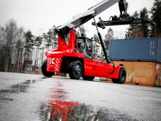 Reachstacker for tomcontainer håndtering